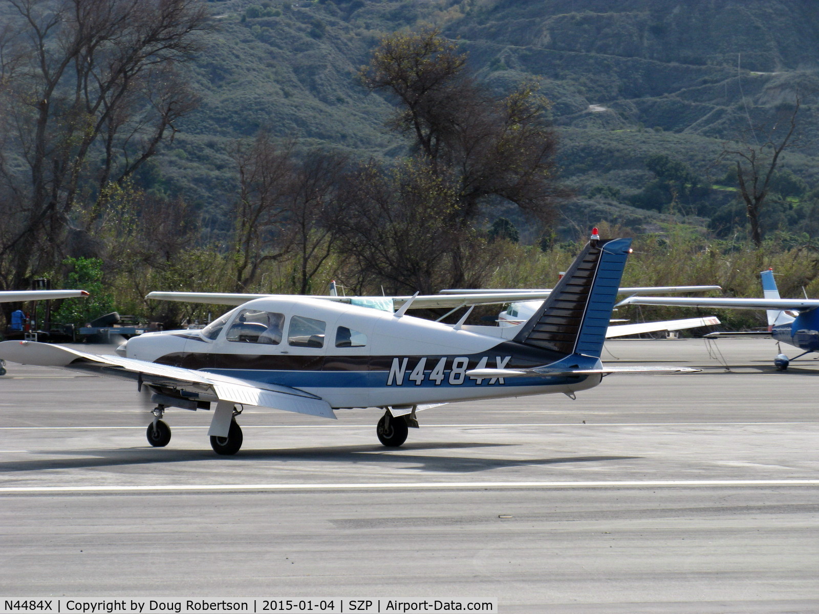 N4484X, 1975 Piper PA-28R-200 Cherokee Arrow II C/N 28R-7635056, 1975 Piper PA-28R-200B ARROW II, Lycoming IO-360-C1C 200 Hp, taxi