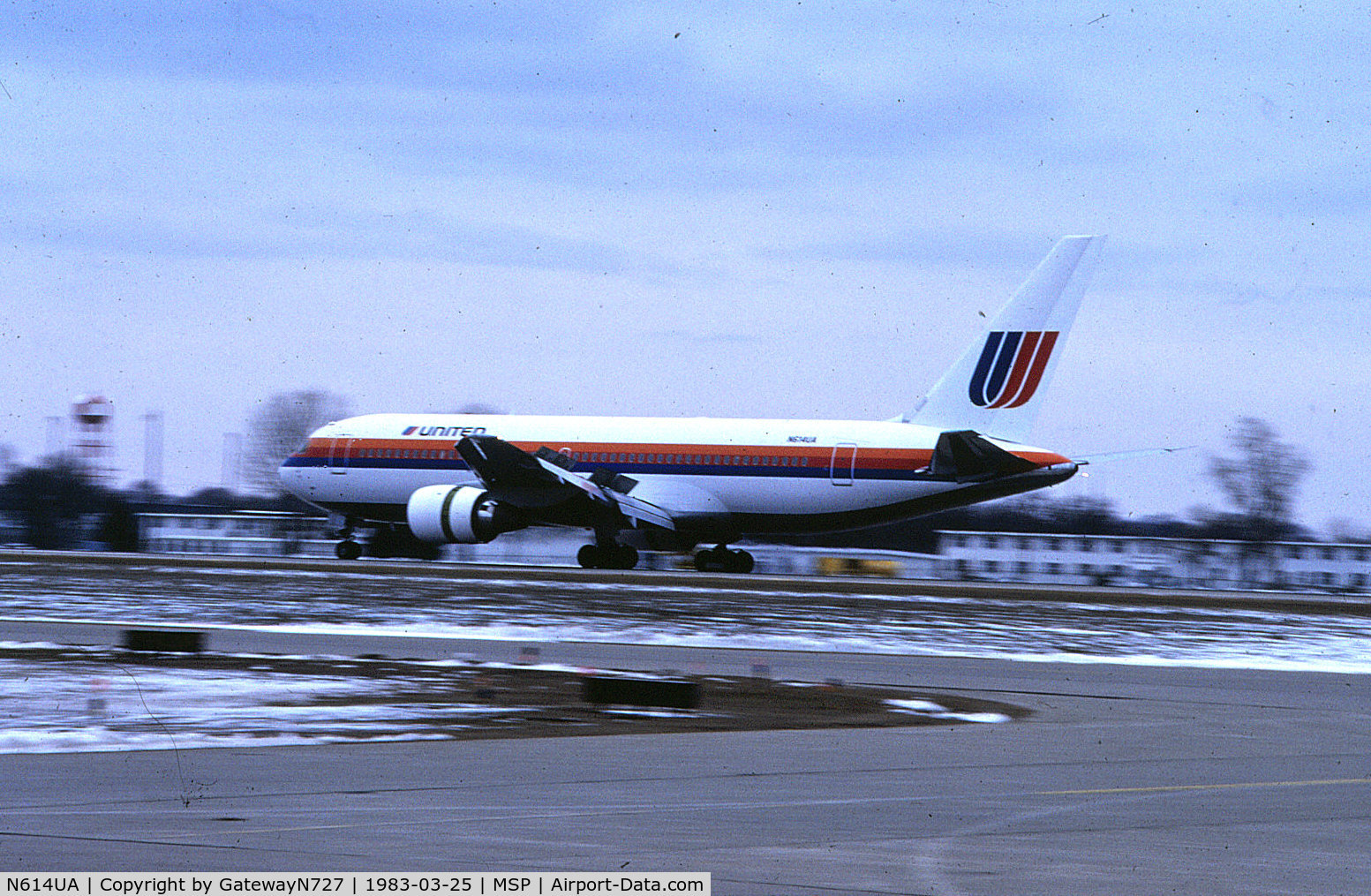 N614UA, 1983 Boeing 767-222 C/N 21875, N614UA landing on rwy 29R.