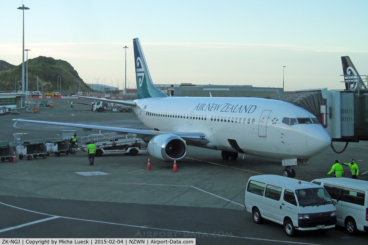 ZK-NGJ, 1999 Boeing 737-319 C/N 25609, At Wellington