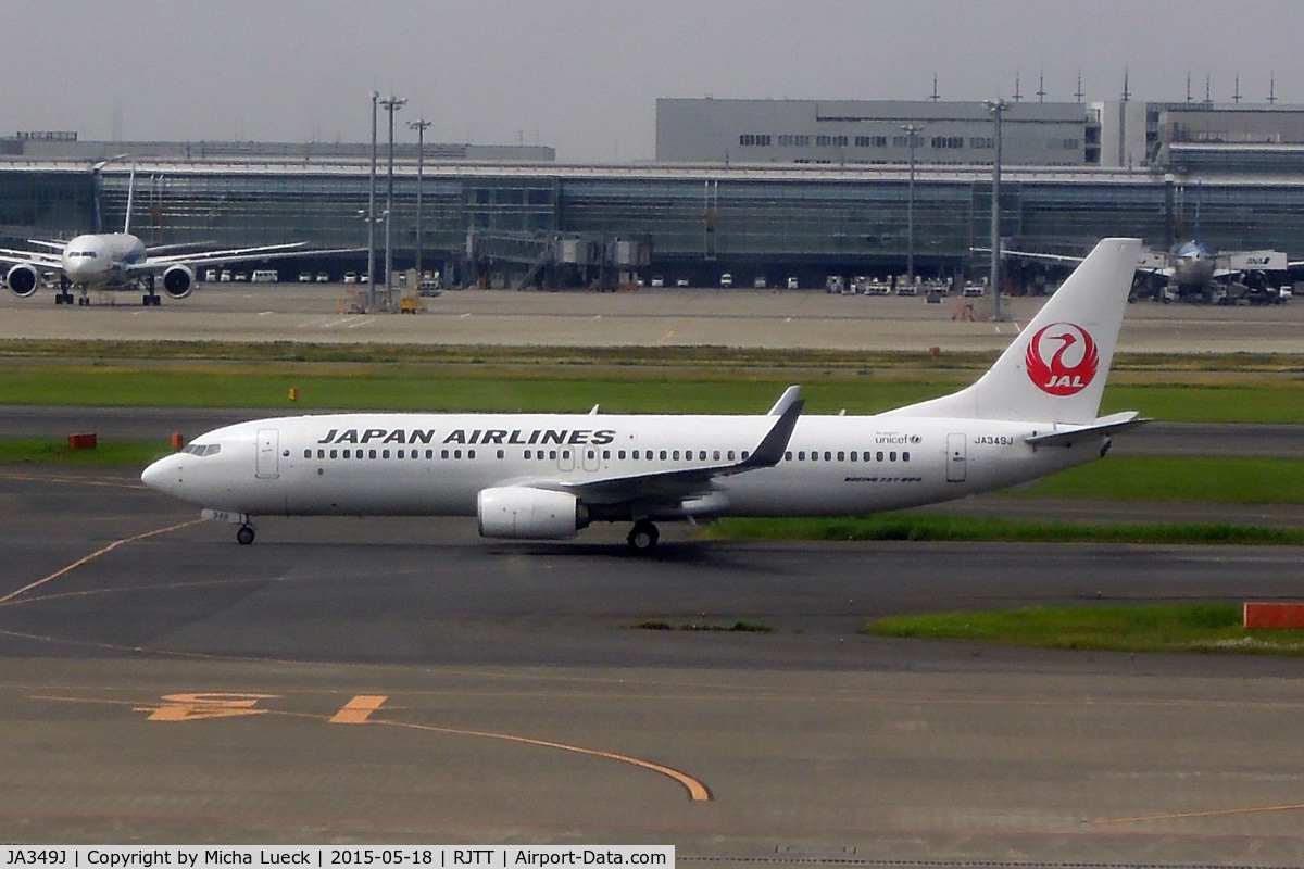 JA349J, 2012 Boeing 737-846 C/N 40950, At Haneda