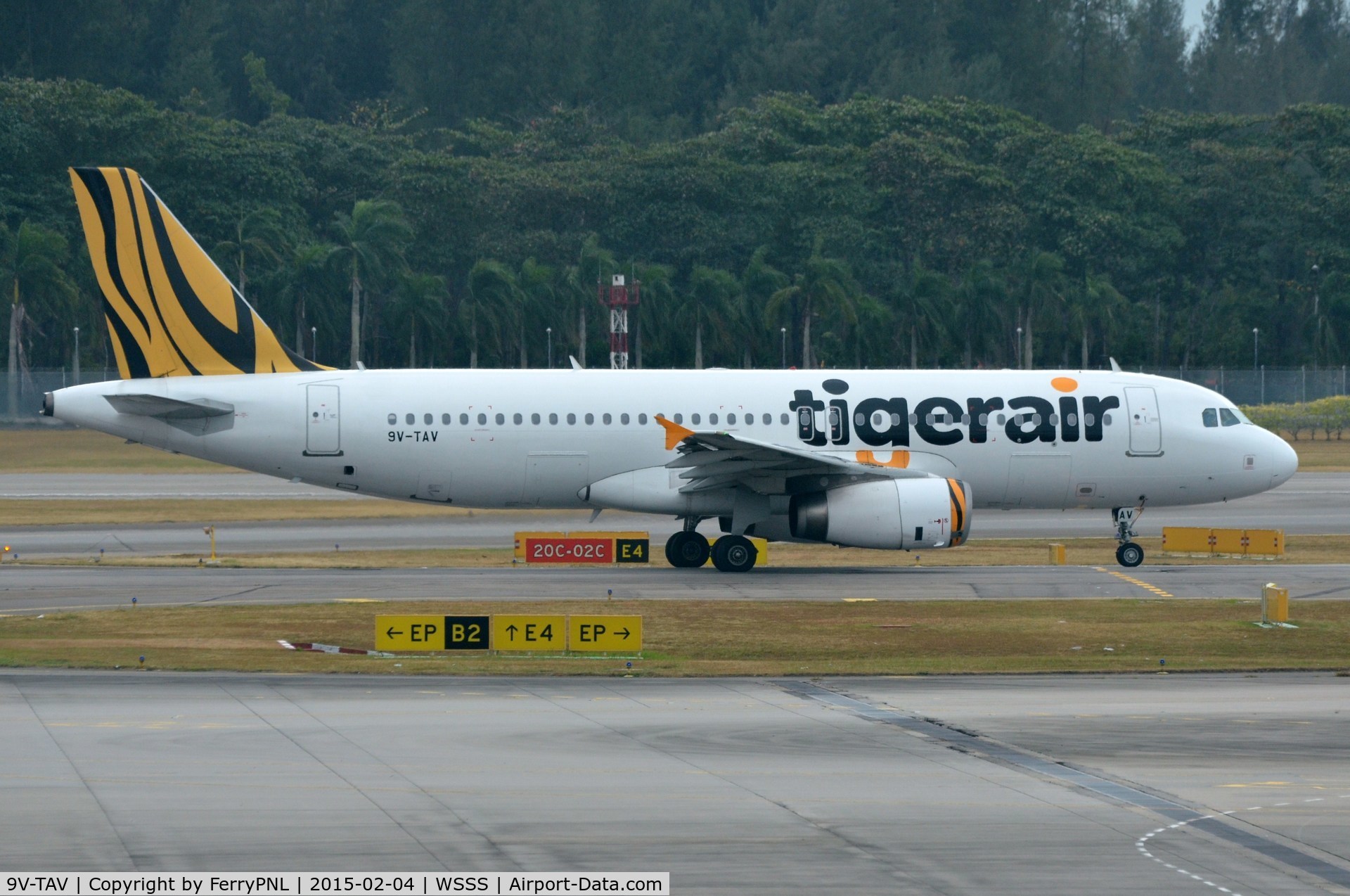 9V-TAV, 2011 Airbus A320-232 C/N 4608, Tigerair A320 taxying out.