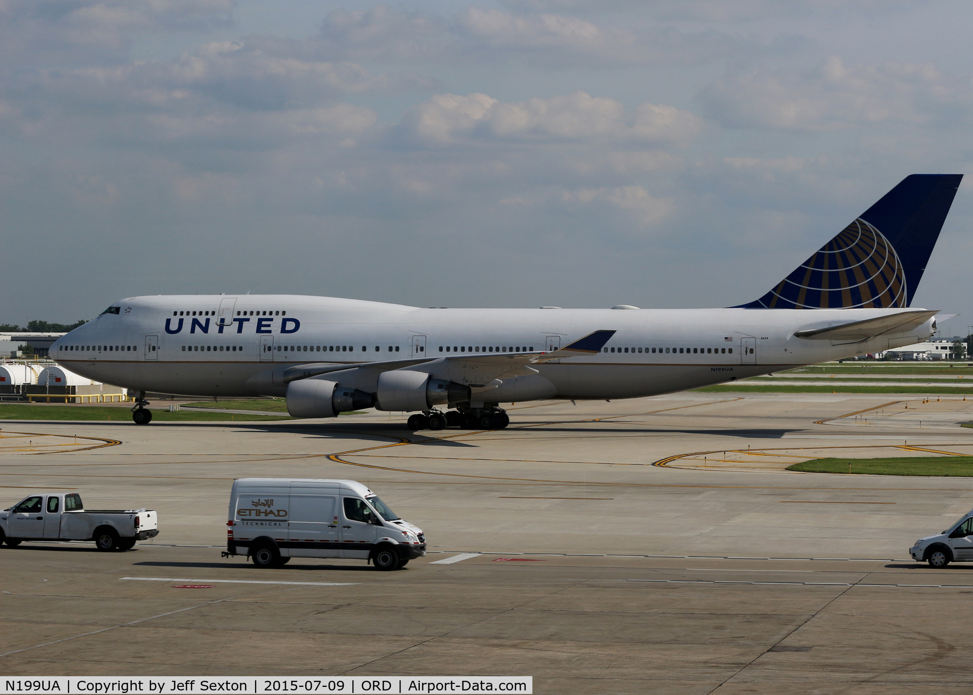 N199UA, 1997 Boeing 747-422 C/N 28717, Taxiing at ORD