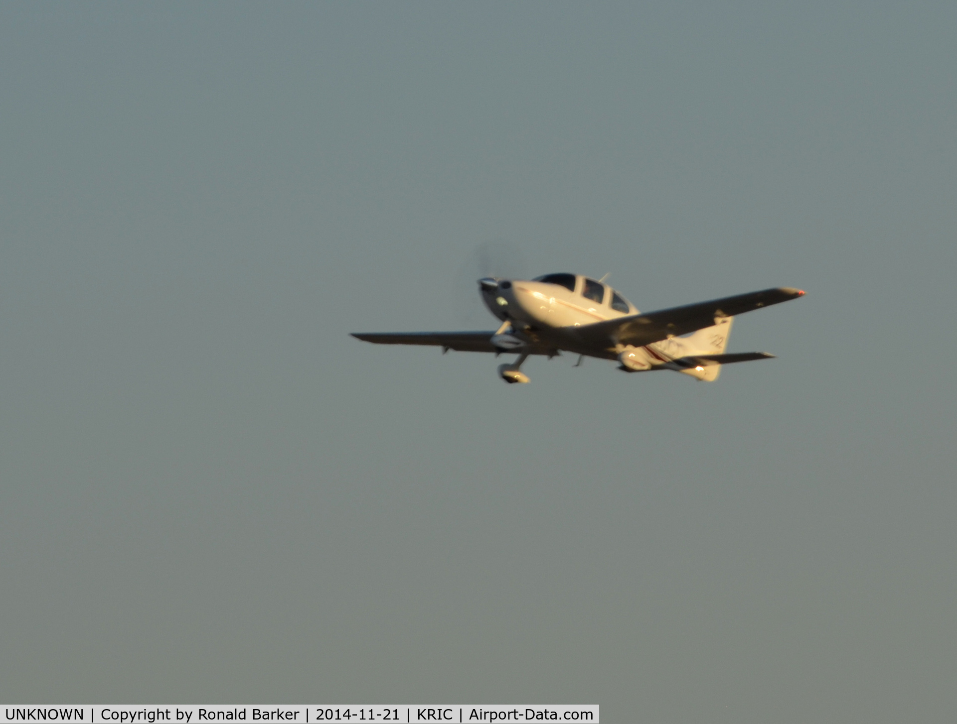 UNKNOWN, Miscellaneous Various C/N unknown, Cirrus SR22 flyby