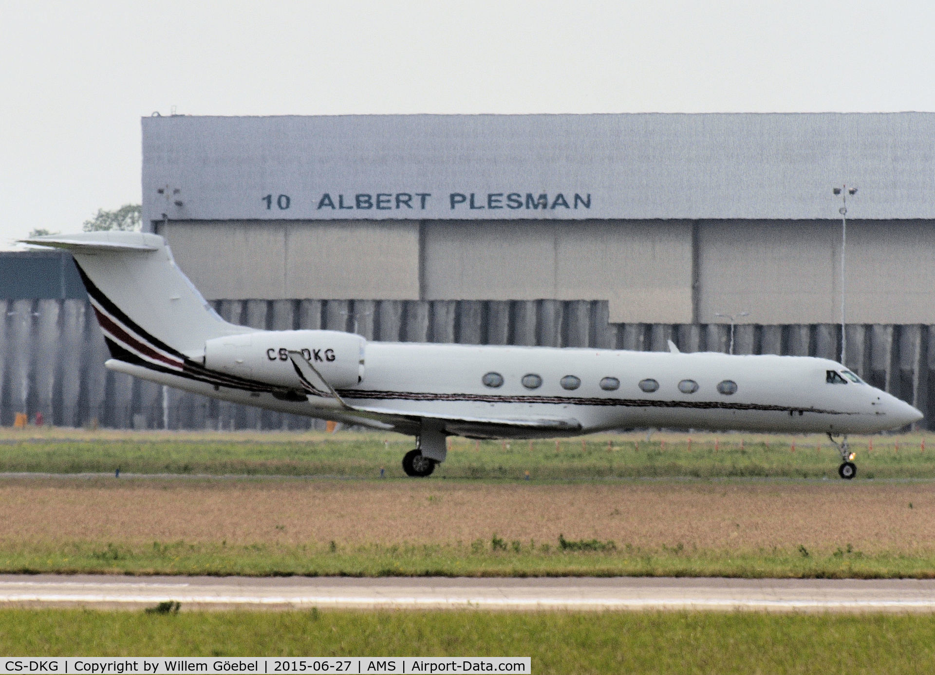 CS-DKG, 2007 Gulfstream Aerospace GV-SP (G550) C/N 5127, Take off from runway 22 of Schiphol Airport