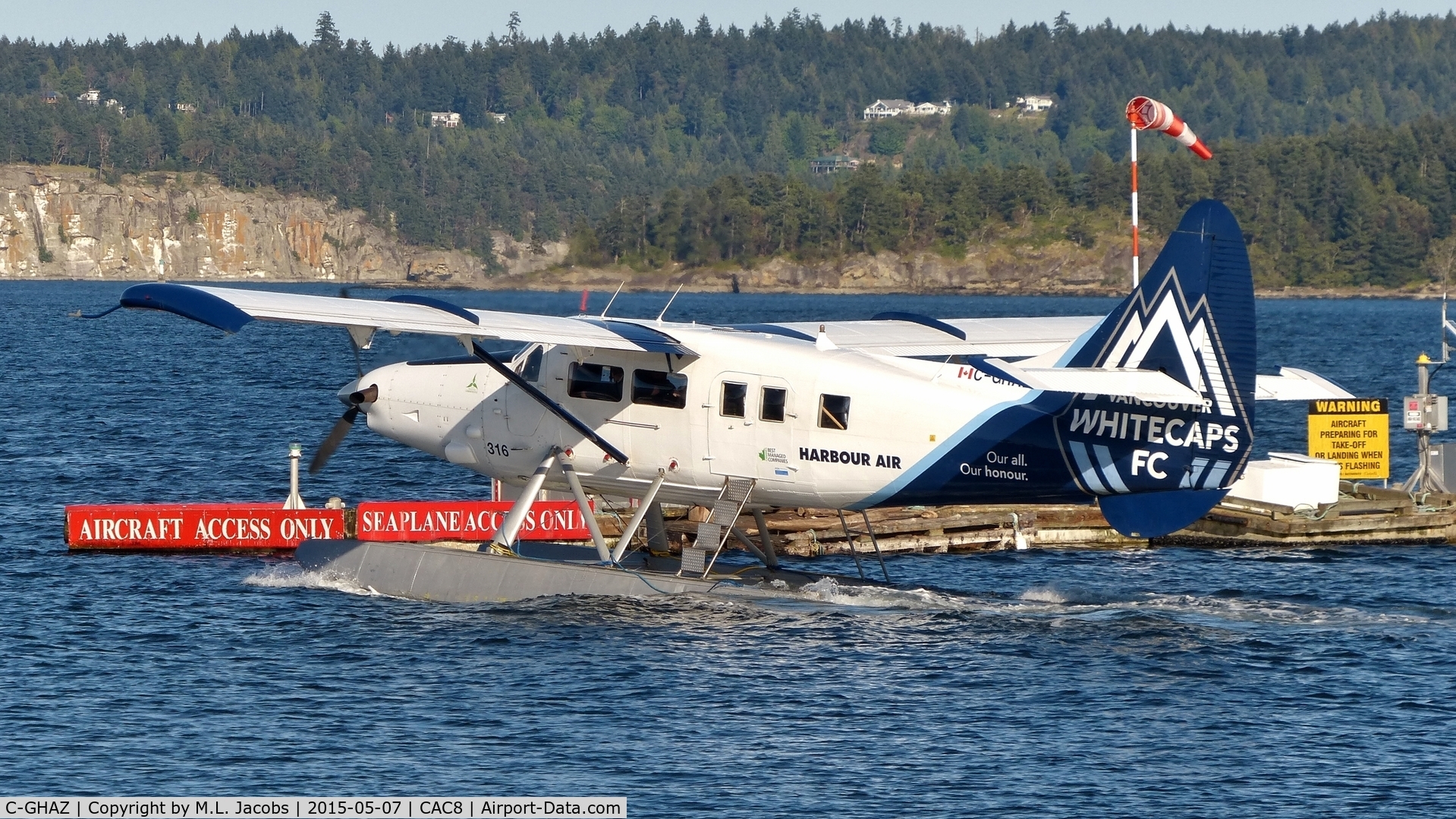 C-GHAZ, 1953 De Havilland Canada DHC-3 Otter C/N 19, Harbour Air #316 taxiing for takeoff in Nanaimo Harbour.