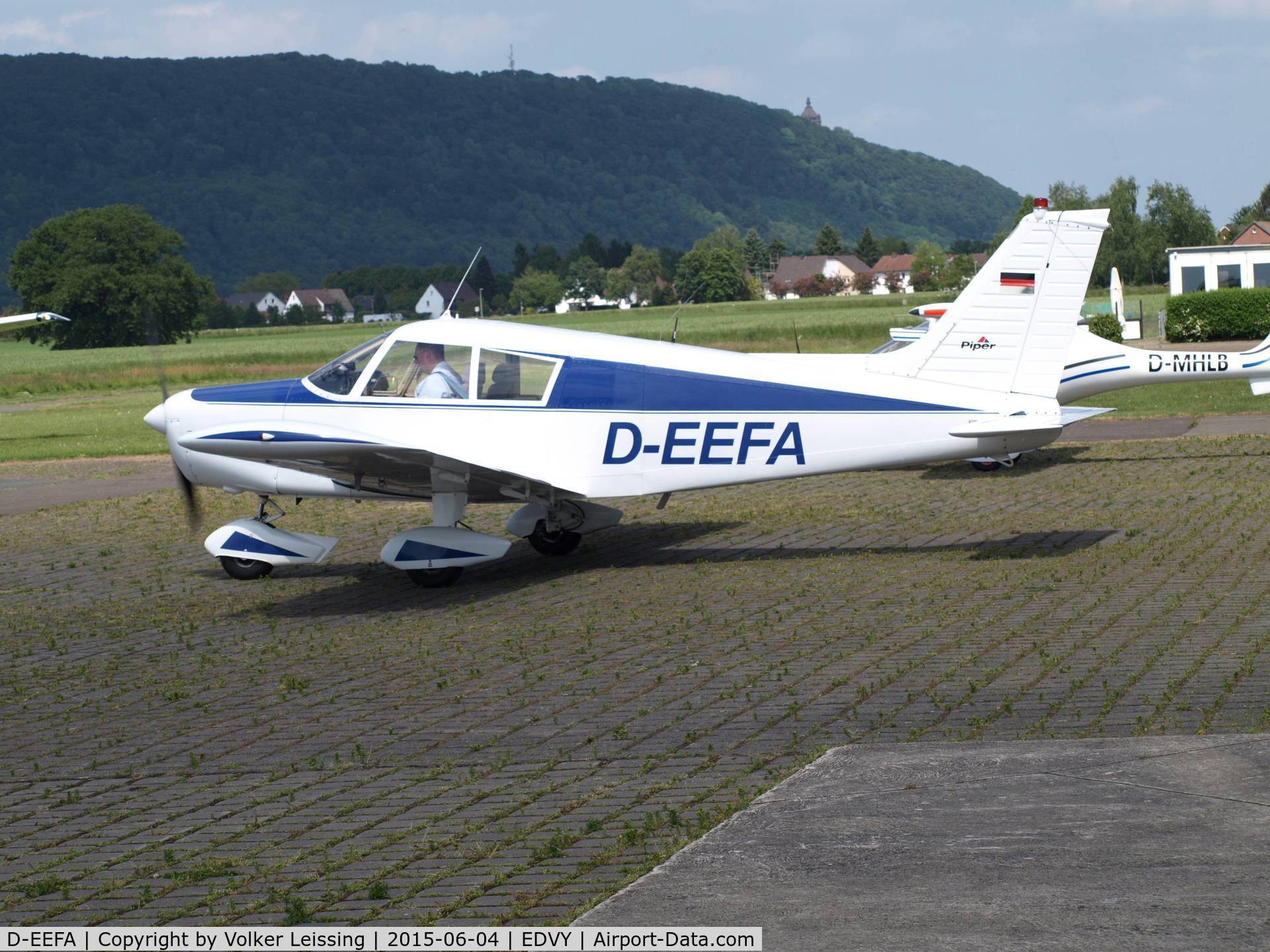D-EEFA, 1970 Piper PA 28-140 C/N 28-26658, ready for taxi