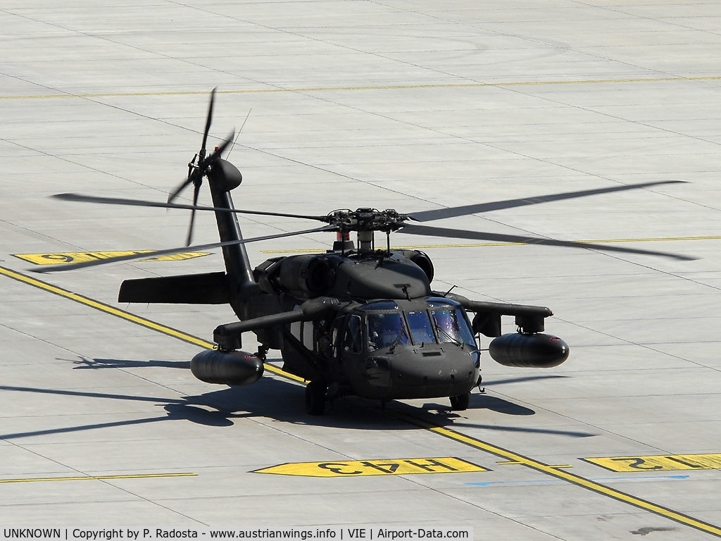 UNKNOWN, Helicopters Various C/N unknown, US-Black Hawks arrived in VIE to receive fuel