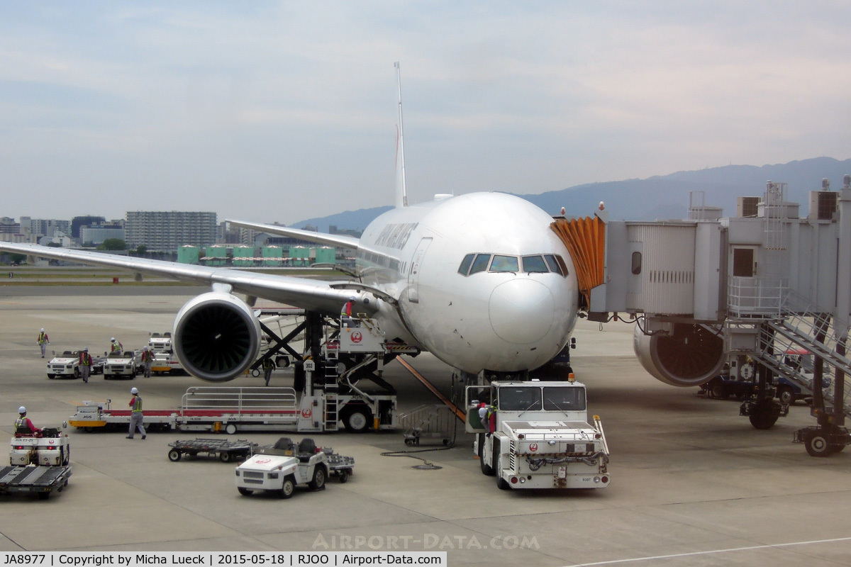 JA8977, 1996 Boeing 777-289 C/N 27636, Just arrived from HND