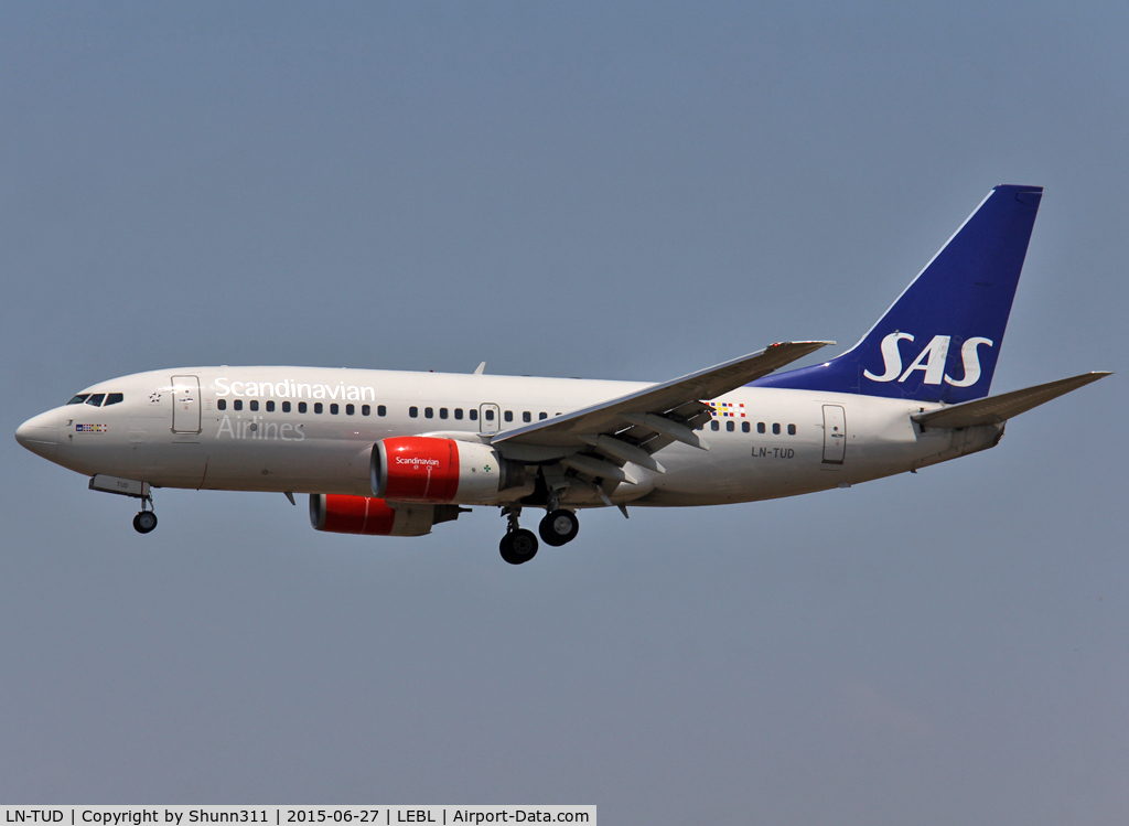 LN-TUD, 1998 Boeing 737-705 C/N 28217, Landing rwy 25R