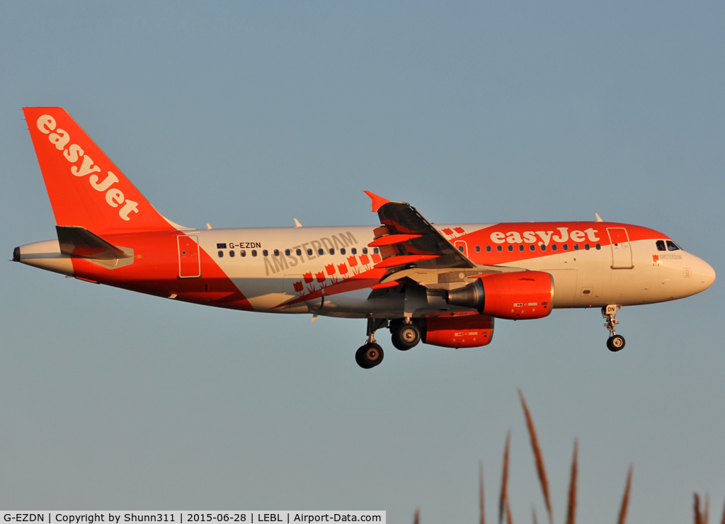 G-EZDN, 2008 Airbus A319-111 C/N 3569, Landing rwy 25R in new c/s and with 'Amsterdam' special titles
