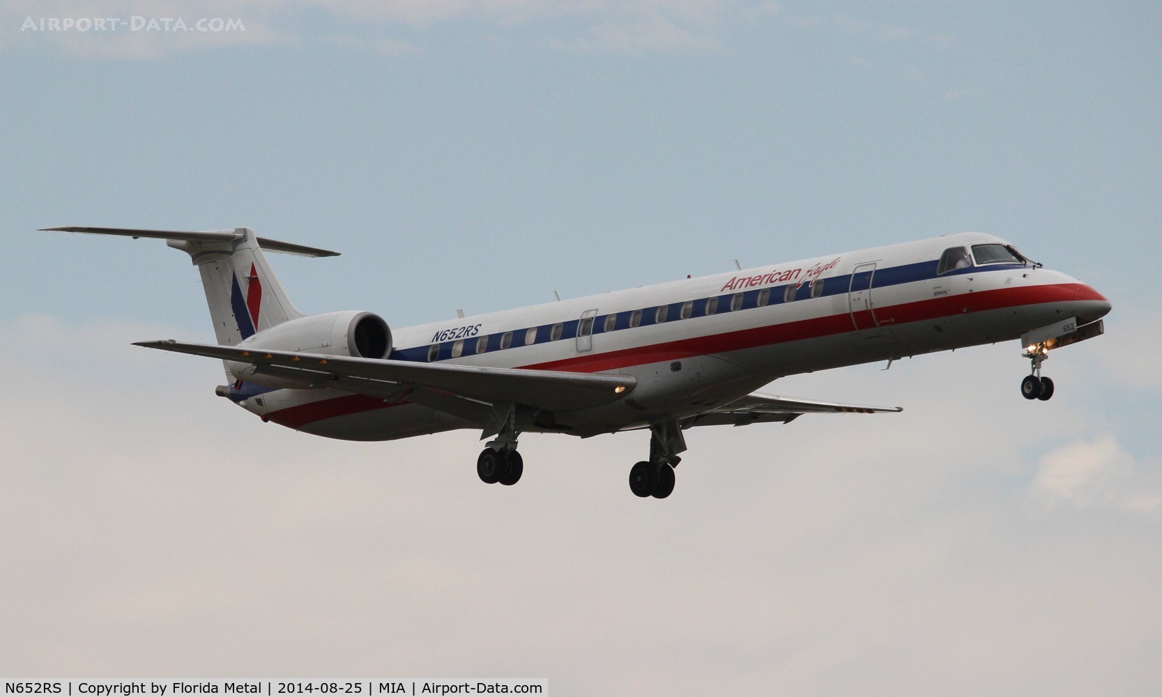 N652RS, 2001 Embraer ERJ-145LR (EMB-145LR) C/N 145432, American Eagle