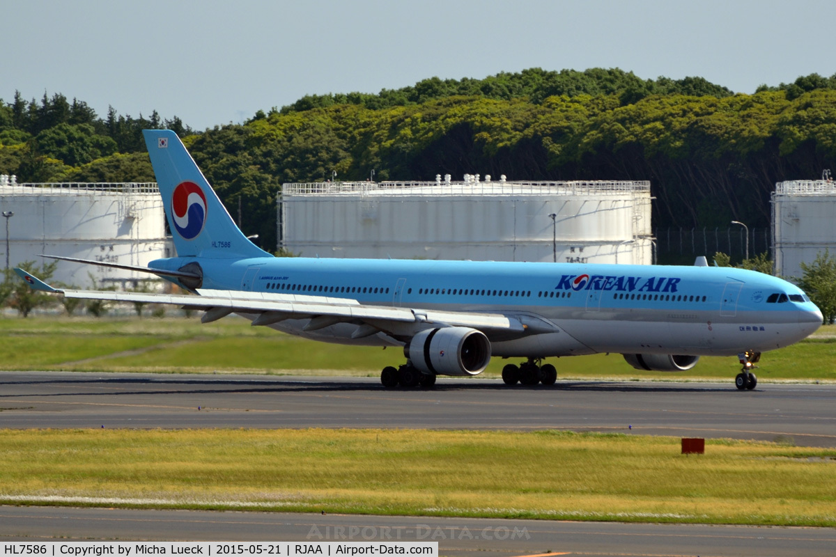 HL7586, 2000 Airbus A330-323 C/N 351, At Narita