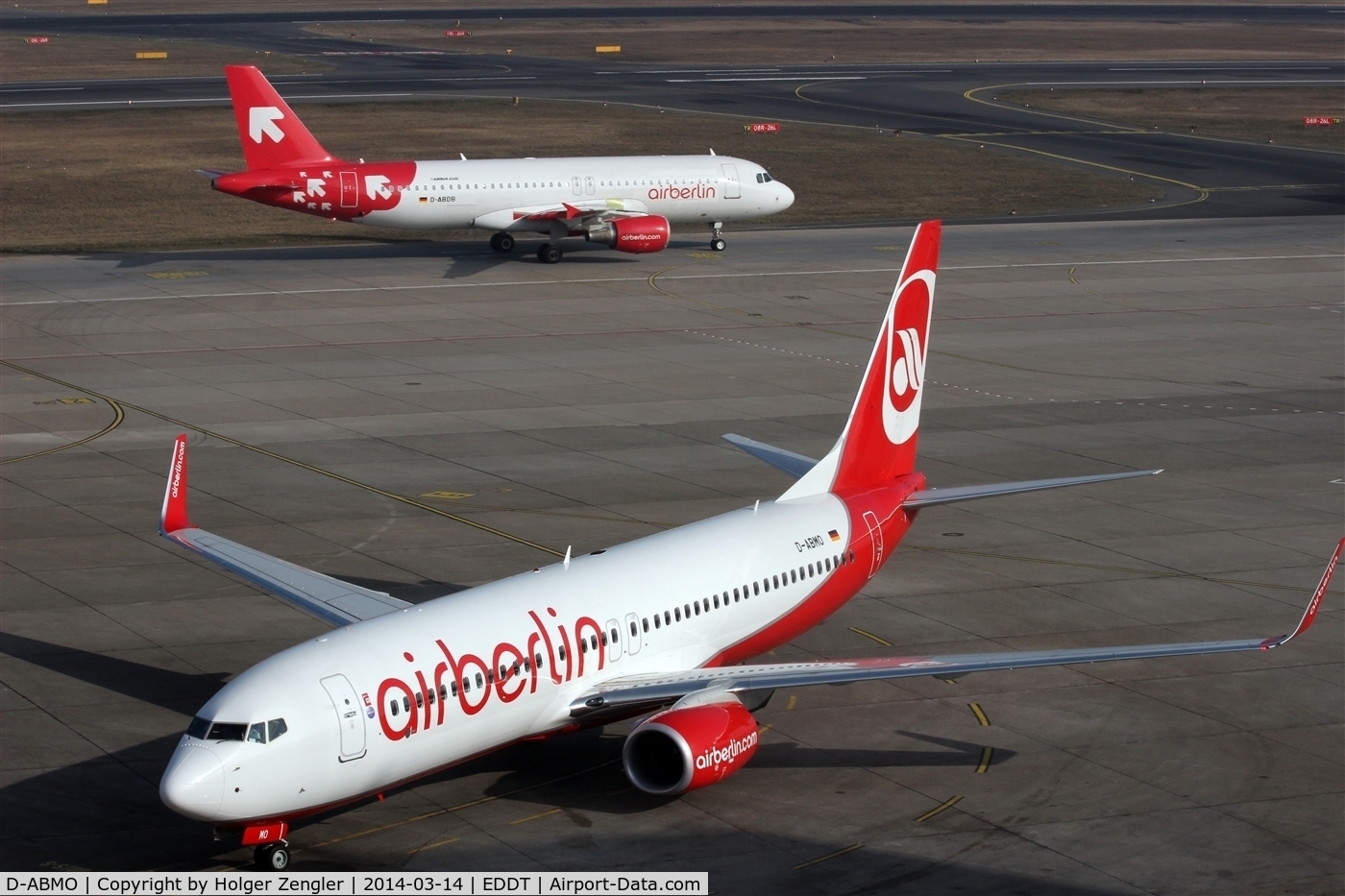 D-ABMO, 2013 Boeing 737-86J C/N 36122, Two ways to present one airline....