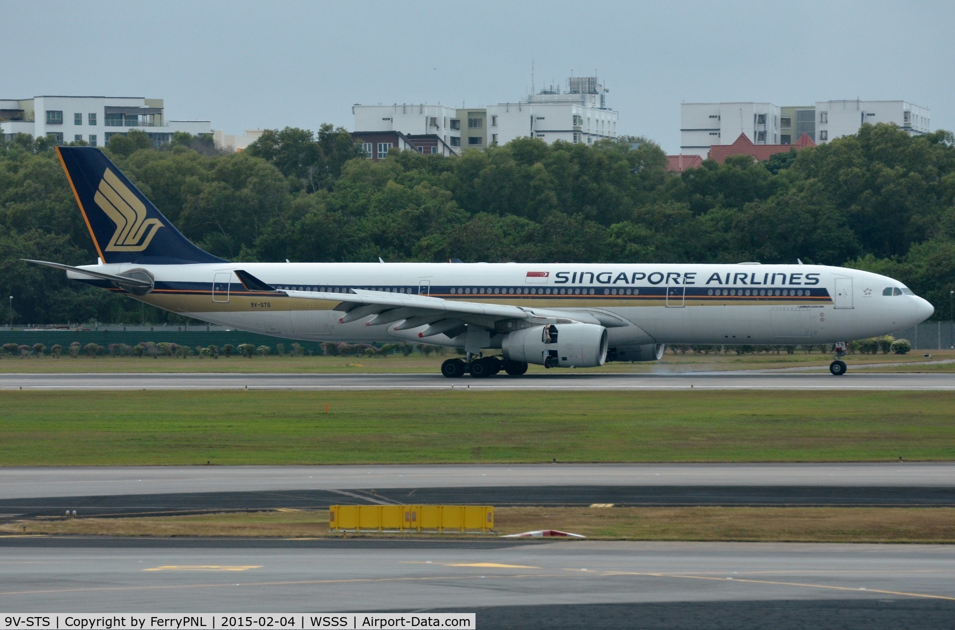 9V-STS, 1989 Airbus A310-324 C/N 501, Singapore A333 reversing.