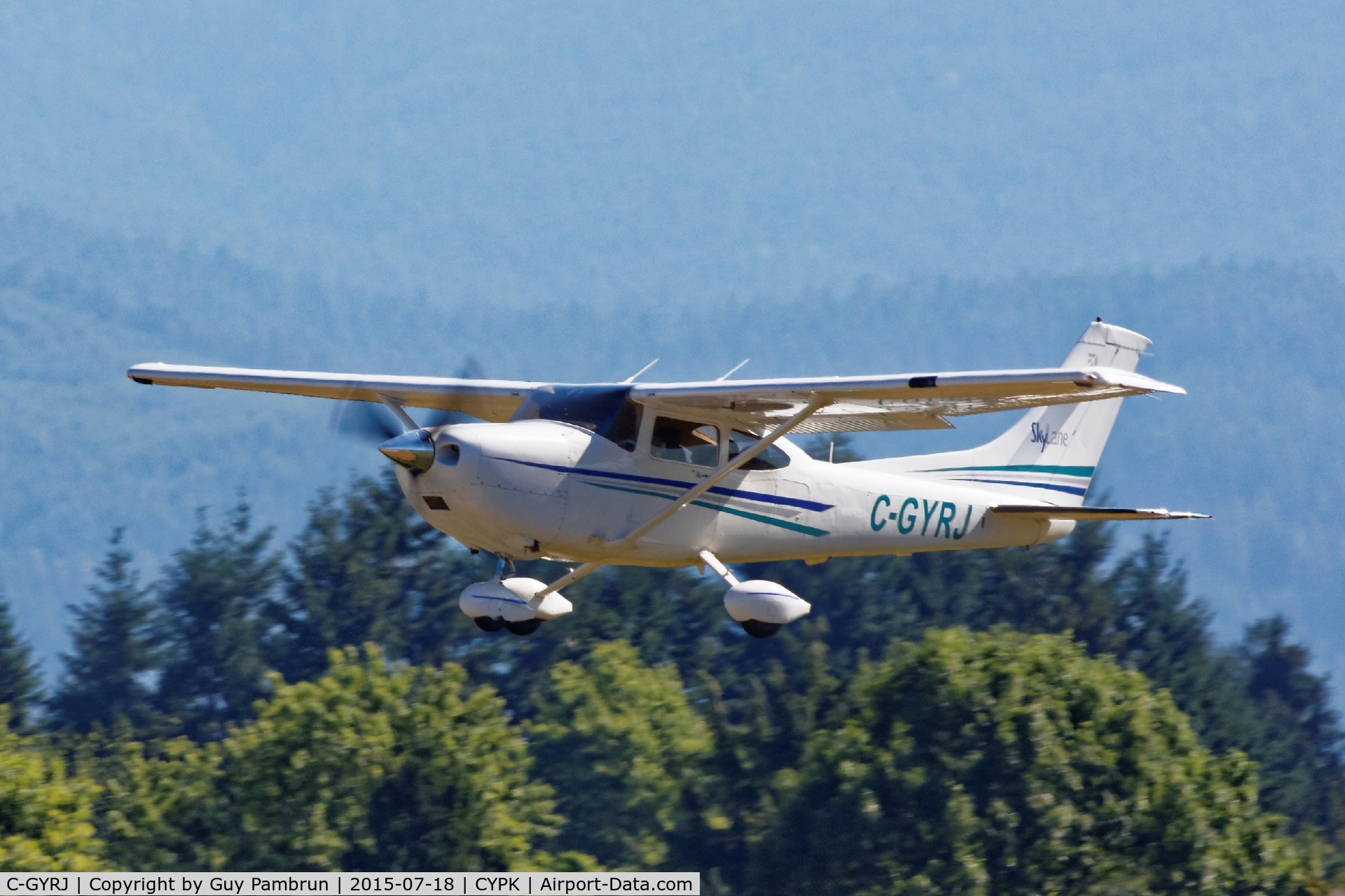 C-GYRJ, 2001 Cessna 182T Skylane C/N 18280973, Landing