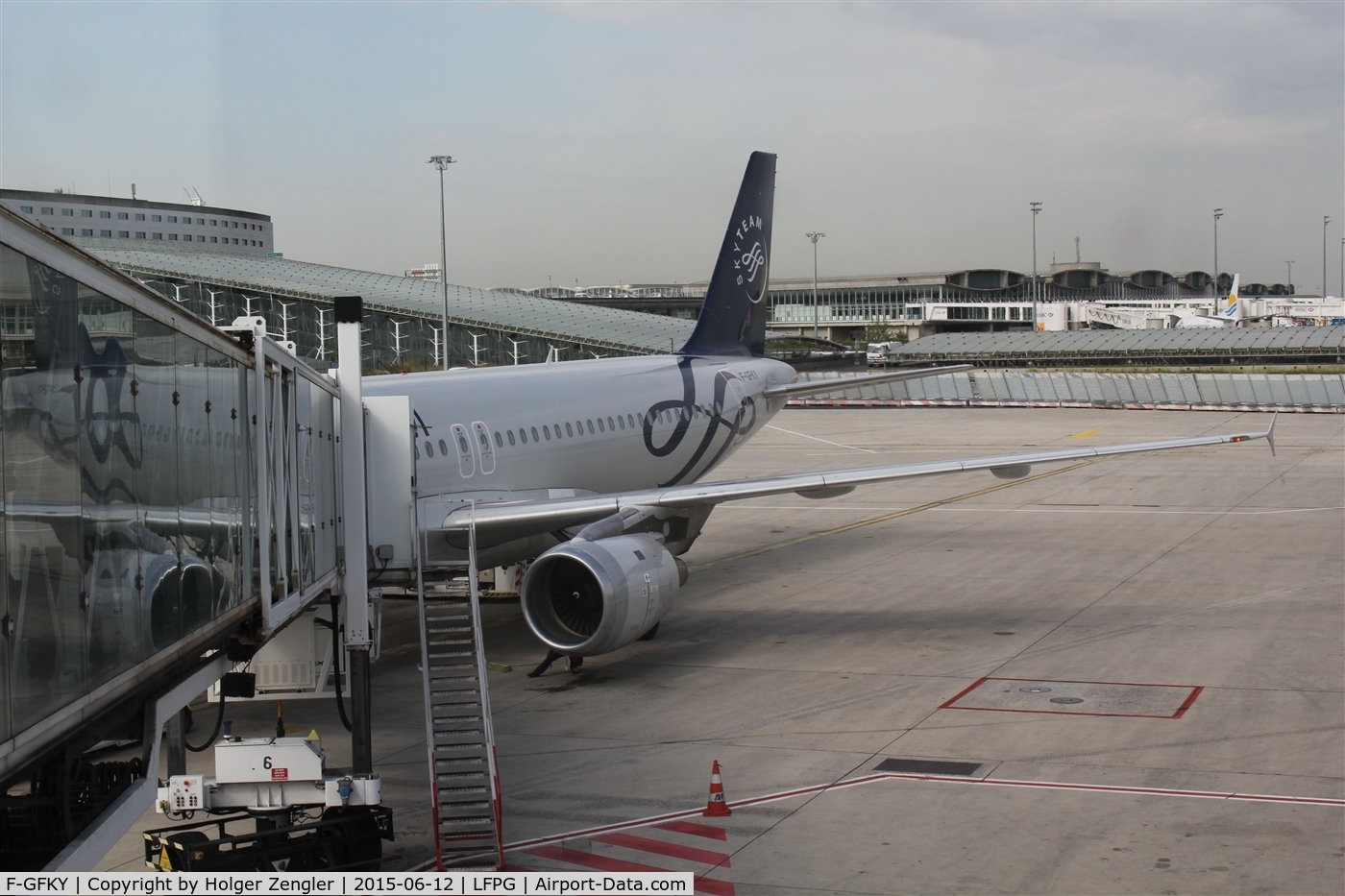 F-GFKY, 1991 Airbus A320-211 C/N 0285, A special view on a special painted aircraft....