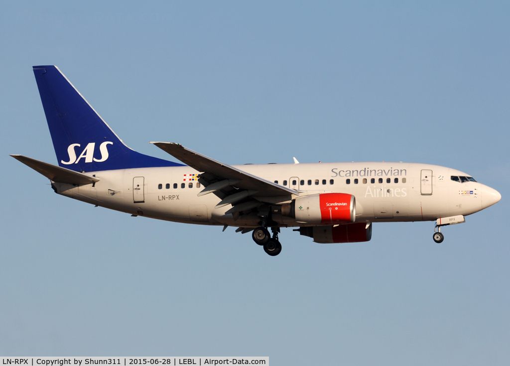 LN-RPX, 1998 Boeing 737-683 C/N 28291, Landing rwy 25R