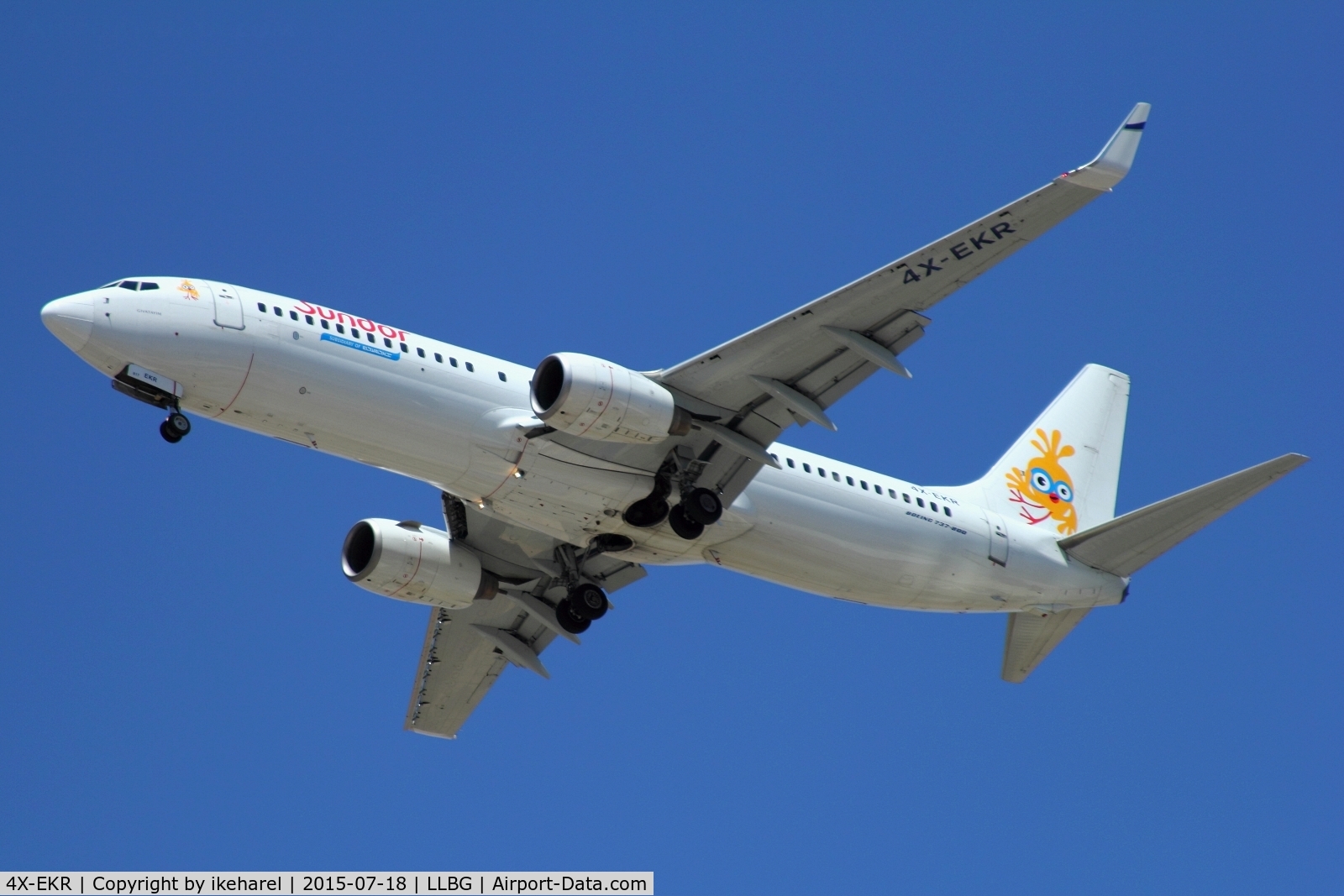4X-EKR, 2000 Boeing 737-804 C/N 30466, Fly in from Heraklion Kazantzakis International Airport, Greece, landing on runway 30.