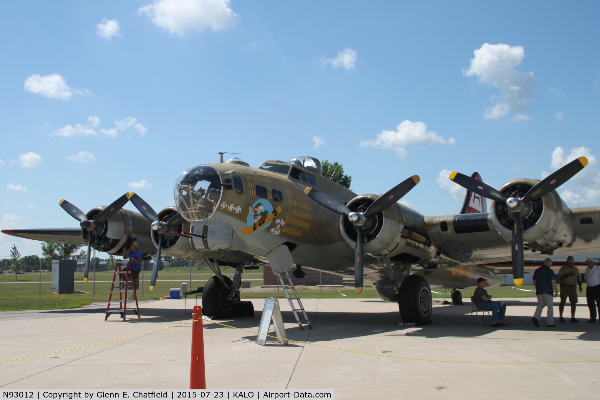 N93012, 1944 Boeing B-17G-30-BO Flying Fortress C/N 32264, Visiting for tours
