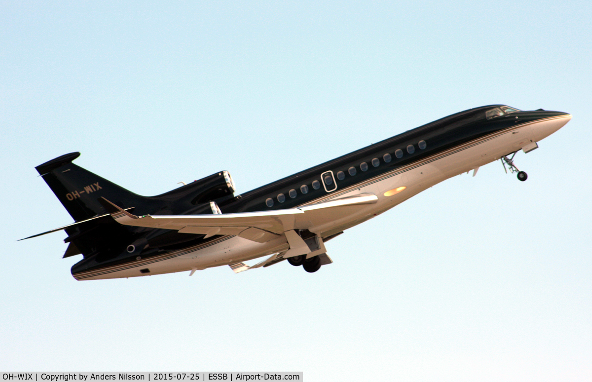 OH-WIX, 2014 Dassault Falcon 7X C/N 231, Departing runway 12 to LED.
