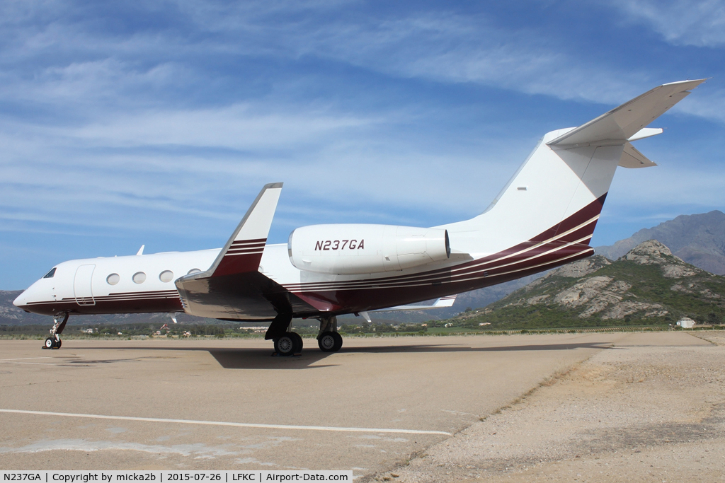 N237GA, 2006 Gulfstream Aerospace GIV-X (G450) C/N 4055, Parked