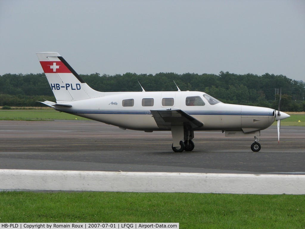 HB-PLD, 1988 Piper PA-46-310P Malibu C/N 46-08123, Parked