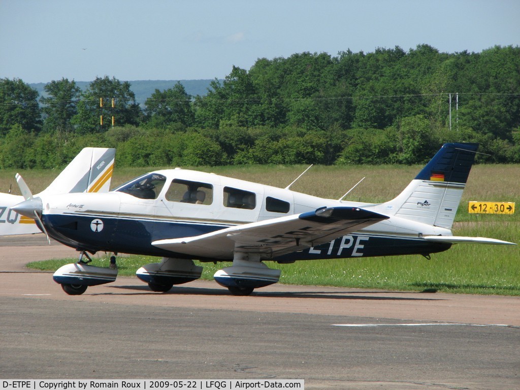 D-ETPE, Piper PA-28-181 Archer 3 C/N 2843003, Parked