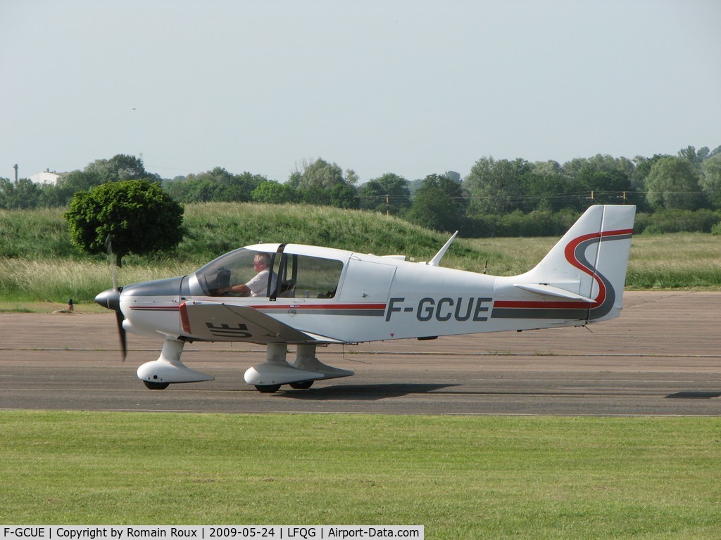 F-GCUE, Robin DR-400-160 Chevalier C/N 1503, Taxiing