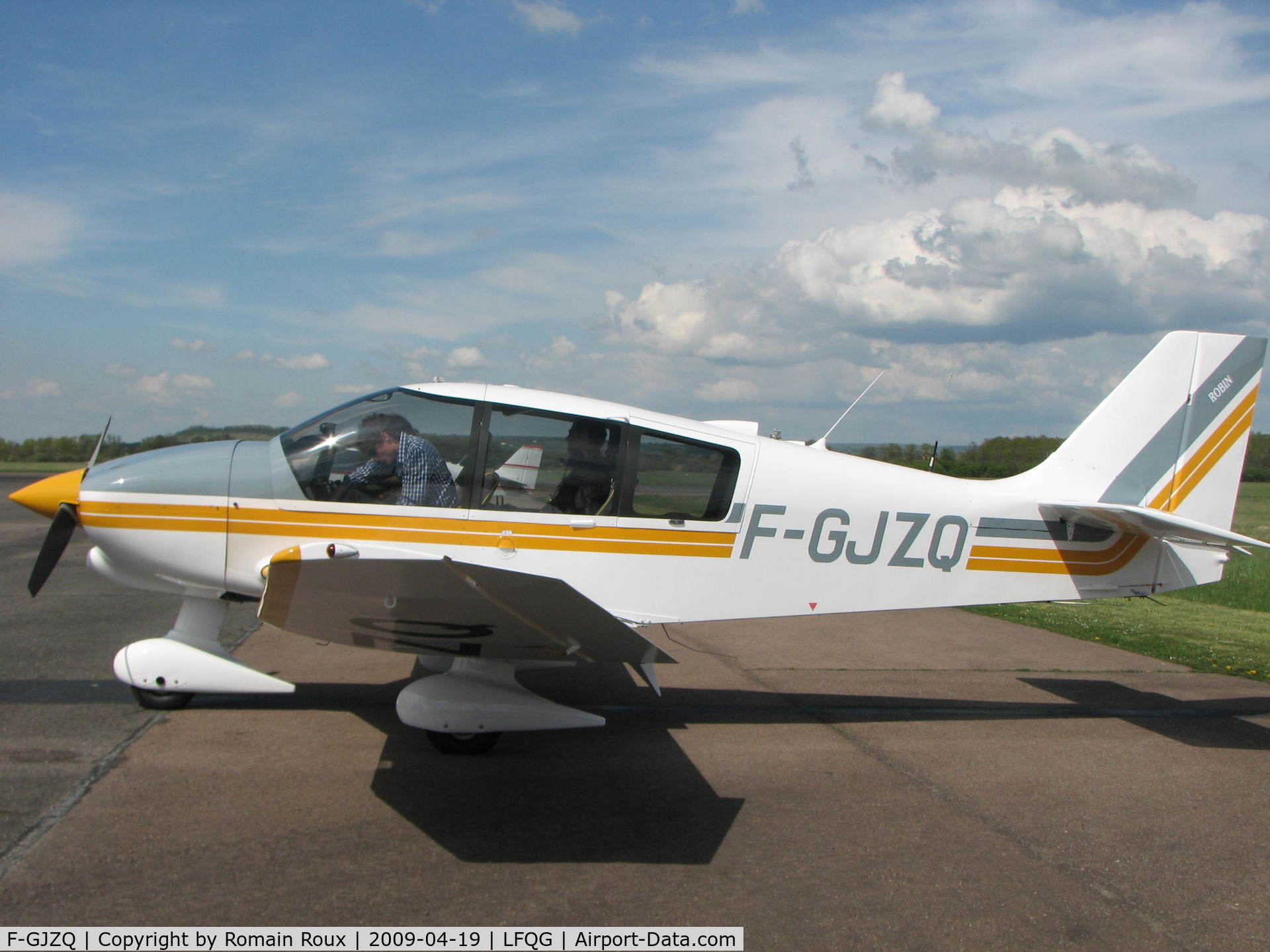 F-GJZQ, 1991 Robin DR-400-160 Chevalier C/N 2030, Parked