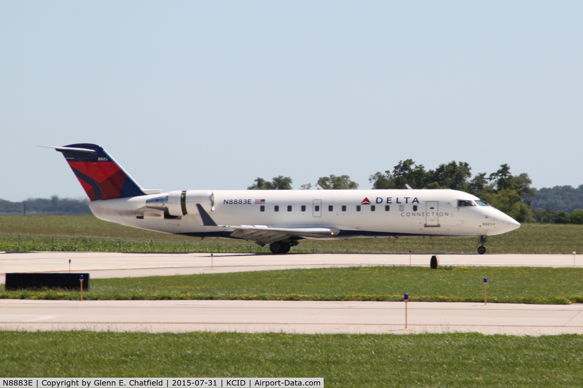 N8883E, 2003 Bombardier CRJ-200 (CL-600-2B19) C/N 7883, Arriving runway 27