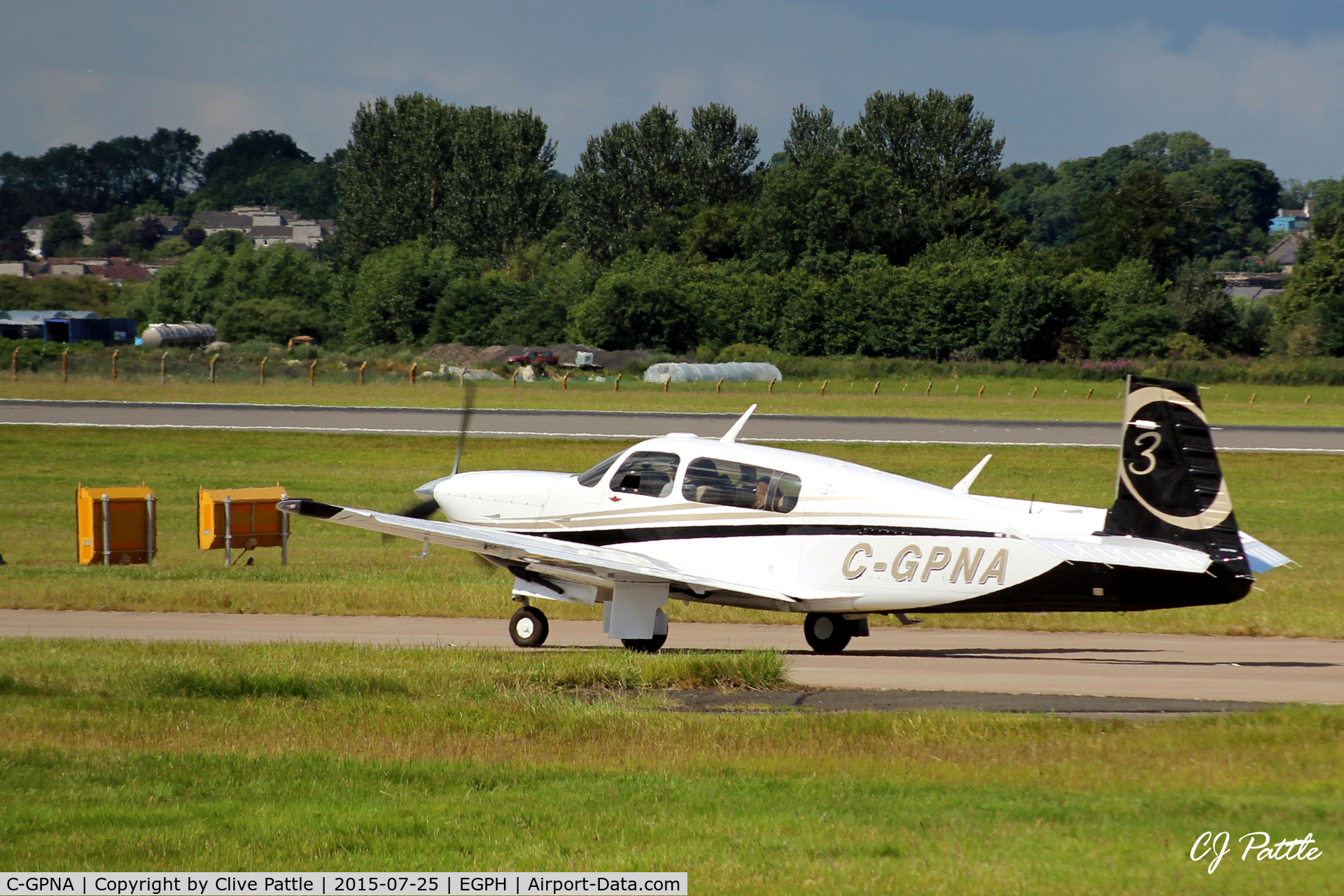 C-GPNA, 2007 Mooney M20R Ovation C/N 29-0487, Taxy to take-off from rwy 06 at Edinburgh EGPH.