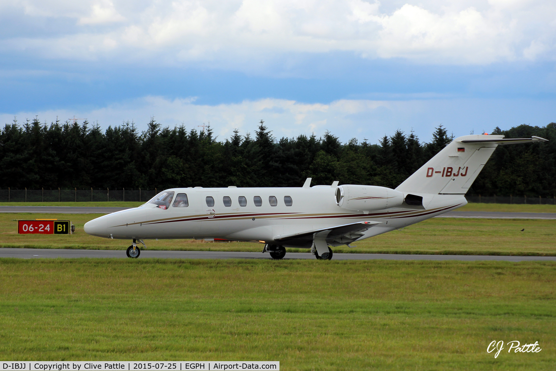 D-IBJJ, 2002 Cessna 525A CitationJet CJ2 C/N 525A-0125, Taxy for takeoff from Edinburgh EGPH