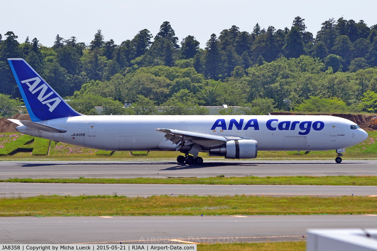JA8358, 1992 Boeing 767-381/ER C/N 25616, At Narita
