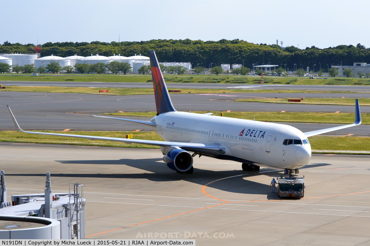 N191DN, 1997 Boeing 767-332 C/N 28448, At Narita