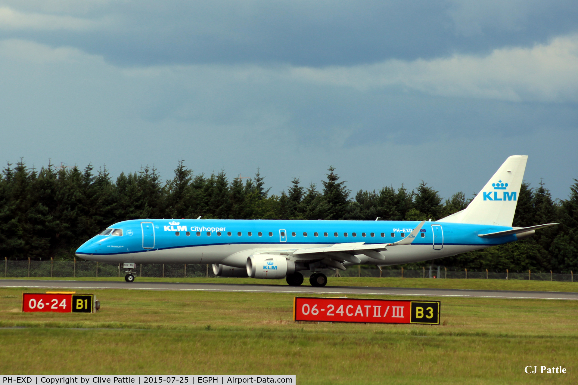 PH-EXD, 2014 Embraer 190LR (ERJ-190-100LR) C/N 19000661, Displaying the new KLM Cityhopper colour scheme at Edinburgh EGPH