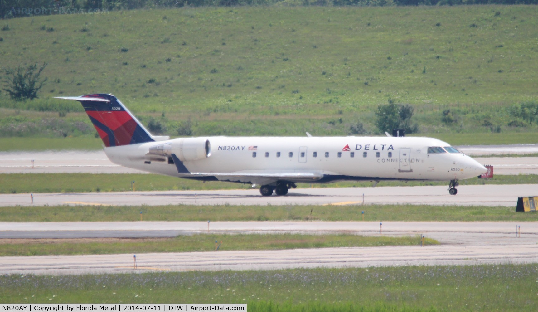 N820AY, 2005 Bombardier CRJ-200LR (CL-600-2B19) C/N 8020, Delta Connection CRJ-200