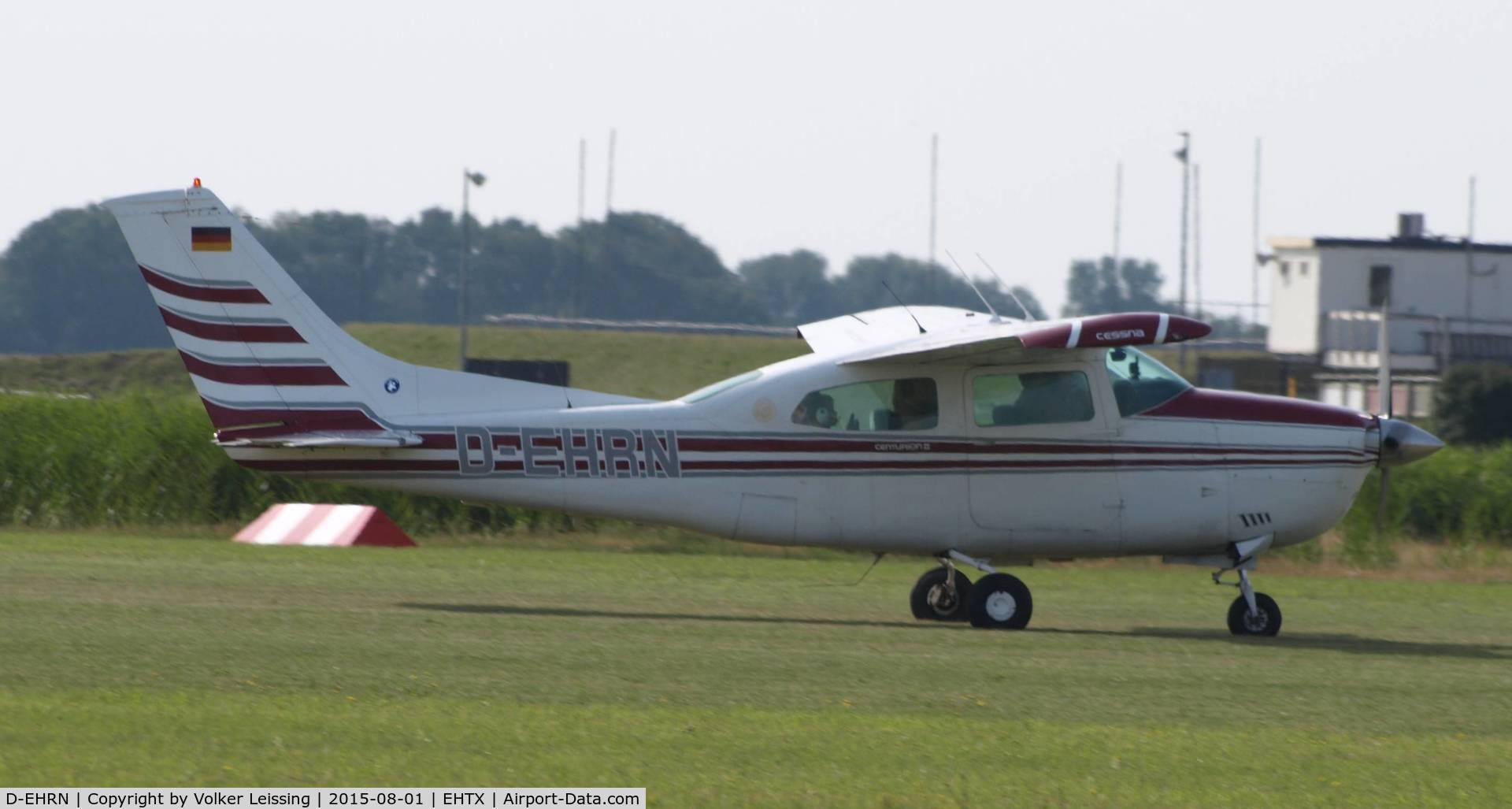 D-EHRN, 1974 Cessna 210L Centurion C/N 2100326, landing