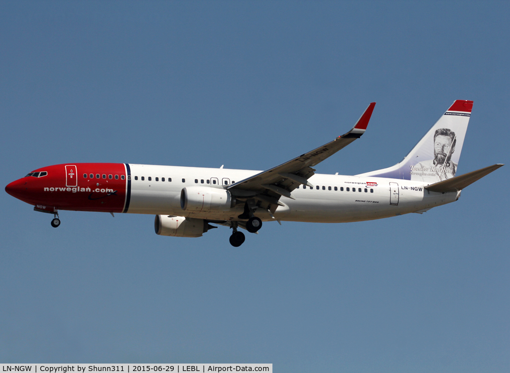 LN-NGW, 2014 Boeing 737-8JP C/N 39032, Landing rwy 25R