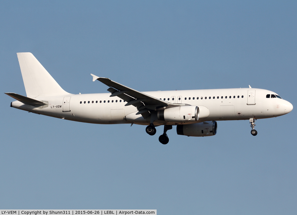 LY-VEM, 1997 Airbus A320-233 C/N 747, Landing rwy 25R... Vueling summer lease 2015