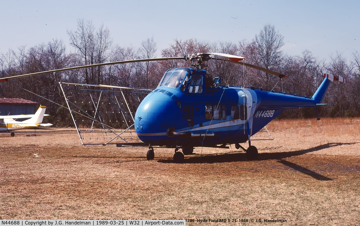 N44688, Sikorsky S-55B C/N 57-5928, At Hyde Field MD.