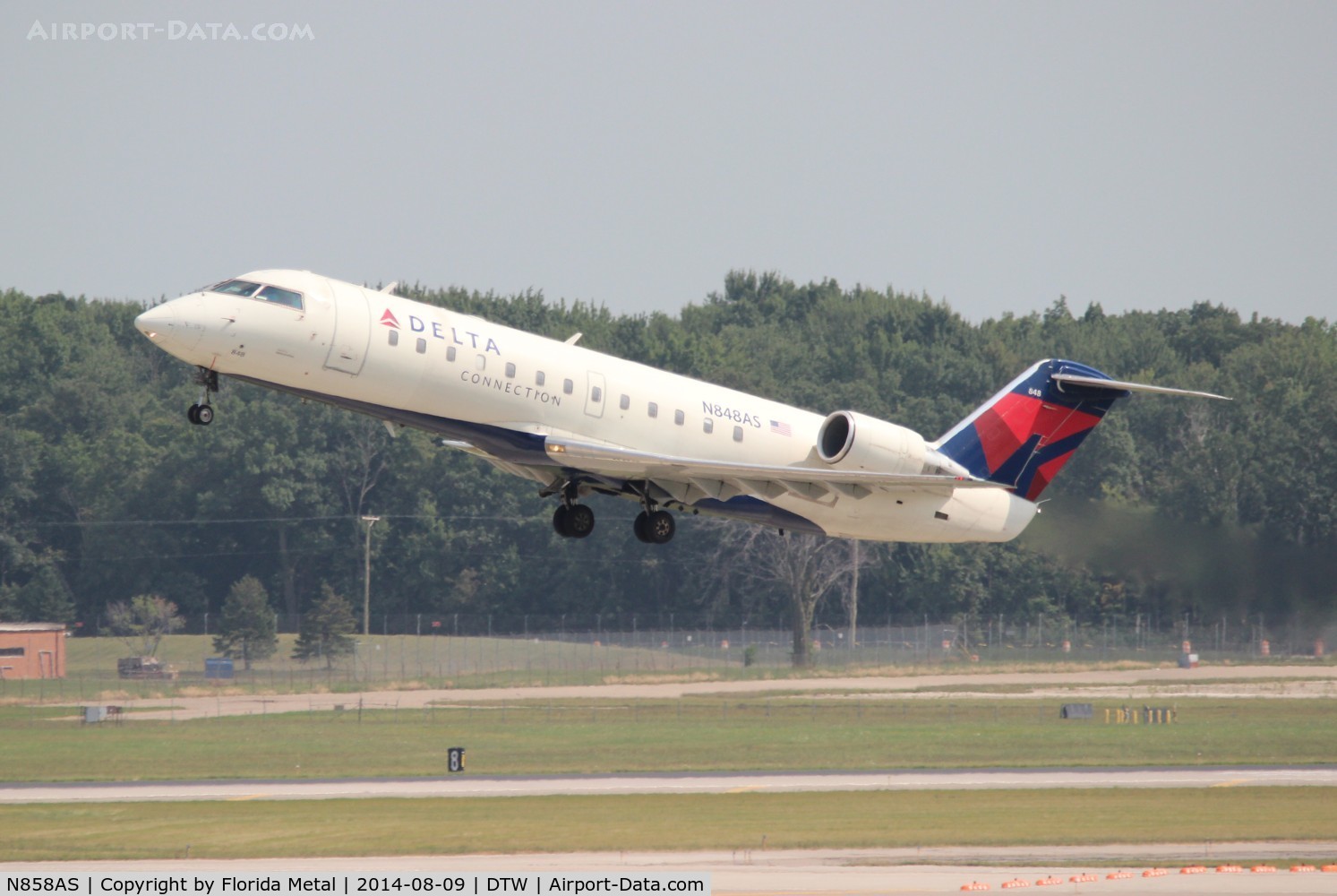 N858AS, 2000 Bombardier CRJ-200ER (CL-600-2B19) C/N 7417, Delta Connection