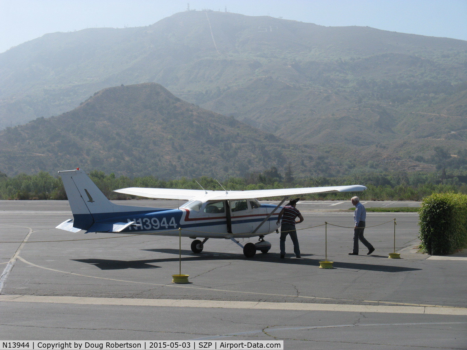 N13944, 1974 Cessna 172M C/N 17263047, 1974 Cessna 172M, Lycoming O-320-E2D 150 Hp, at fuel dock