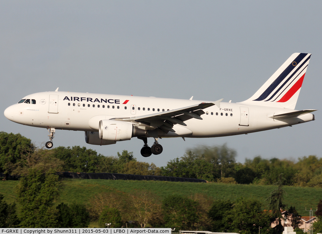 F-GRXE, 2002 Airbus A319-111 C/N 1733, Landing rwy 14R in new c/s