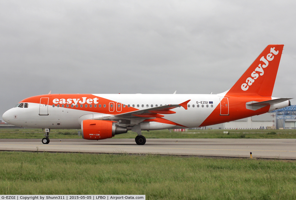 G-EZGI, 2011 Airbus A319-111 C/N 4693, Taxiing to the Terminal in new c/s