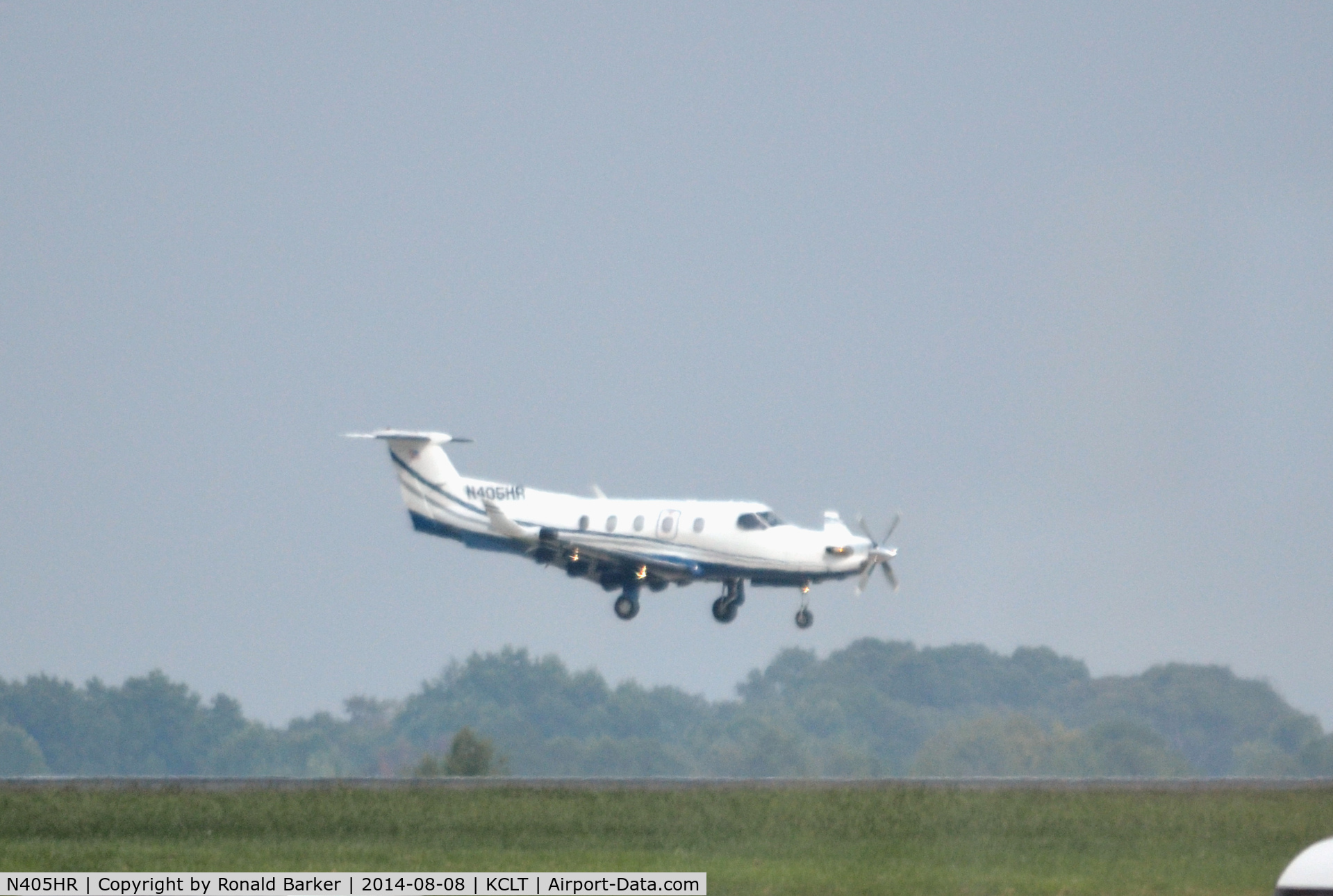 N405HR, 1998 Pilatus PC-12/45 C/N 199, Landing CLT