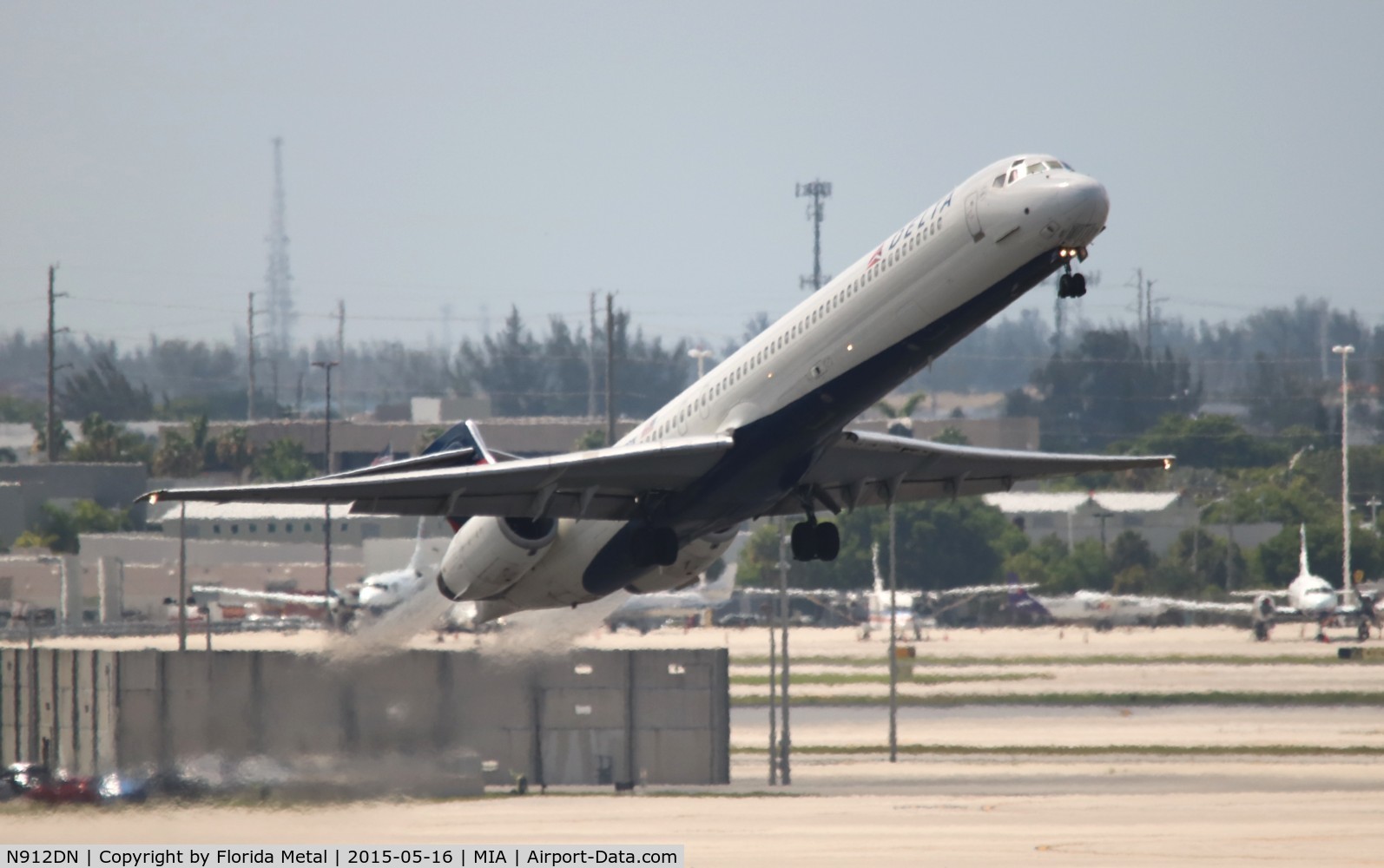 N912DN, 1996 McDonnell Douglas MD-90-30 C/N 53392, Delta