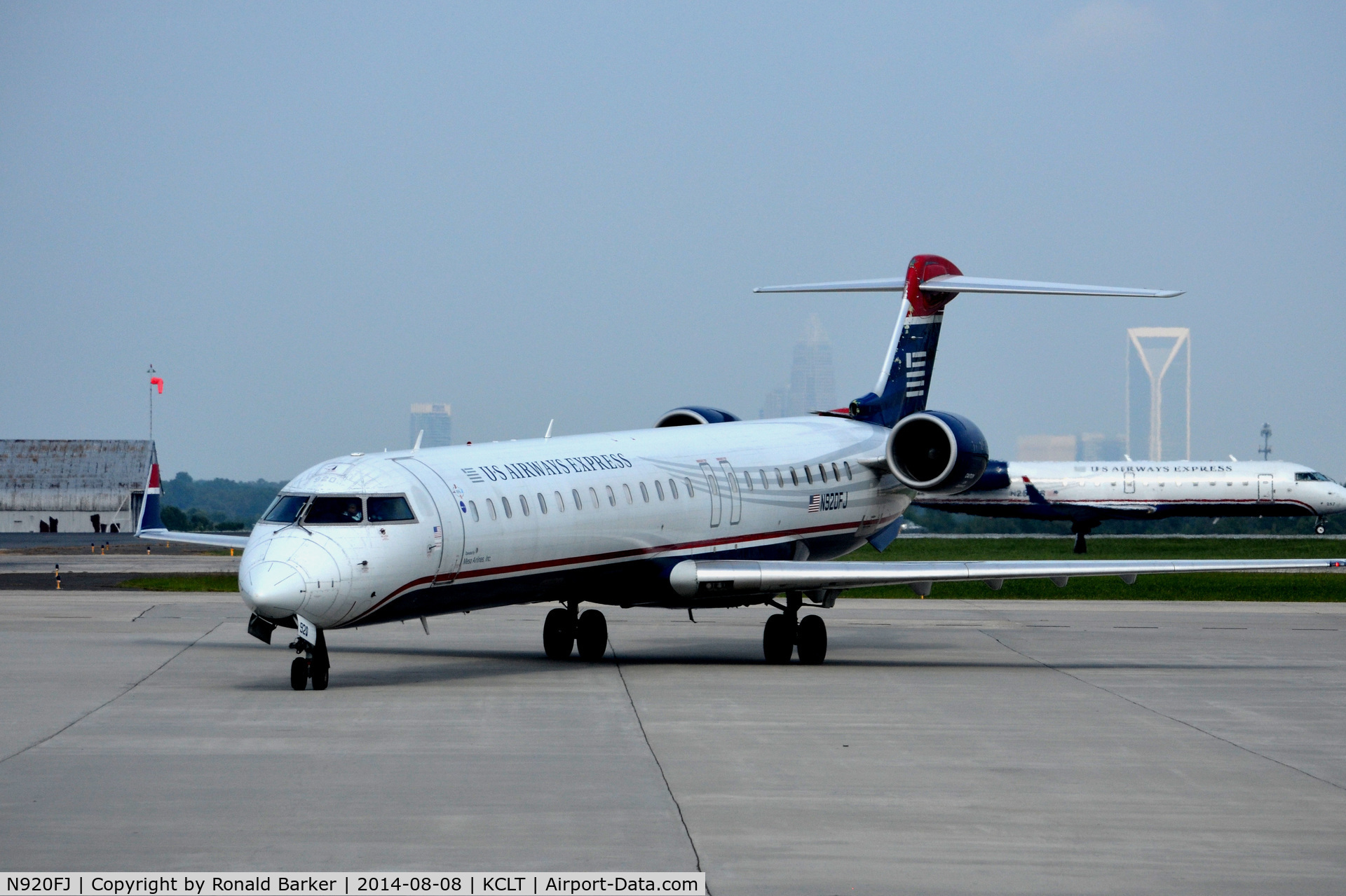 N920FJ, 2004 Bombardier CRJ-900ER (CL-600-2D24) C/N 15020, Taxi to the gate CLT