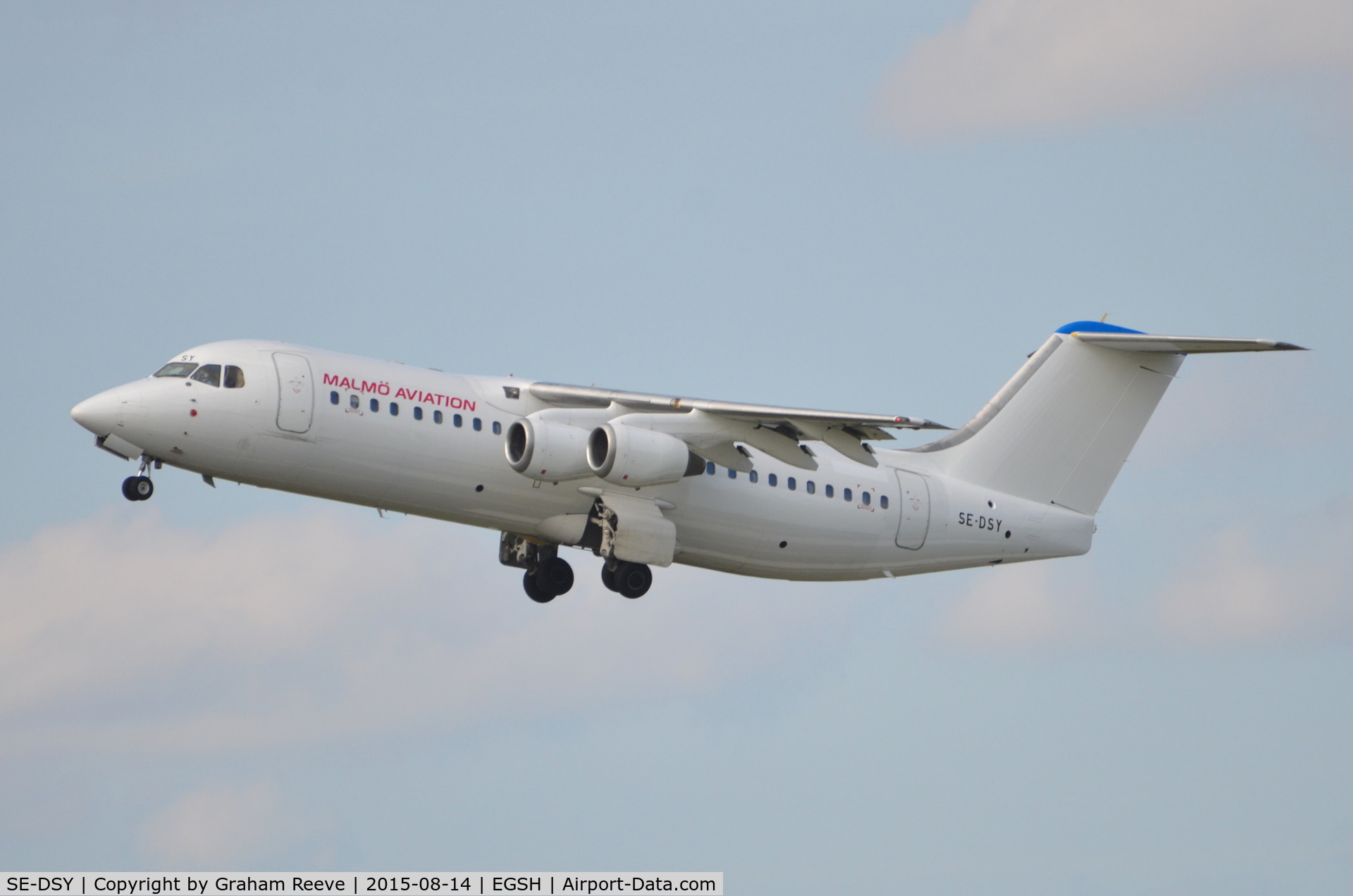 SE-DSY, 1995 British Aerospace Avro 146-RJ100 C/N E3263, Departing from Norwich in a new colour scheme.