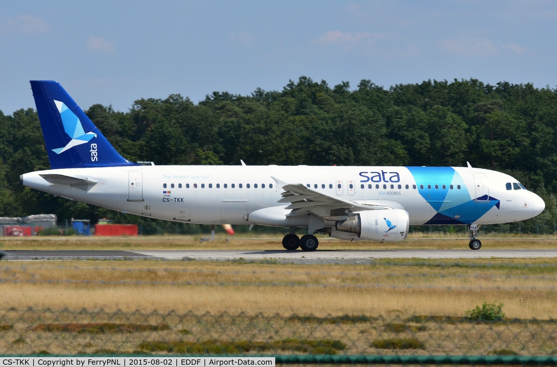 CS-TKK, 2005 Airbus A320-214 C/N 2390, SATA A320 taking-off.