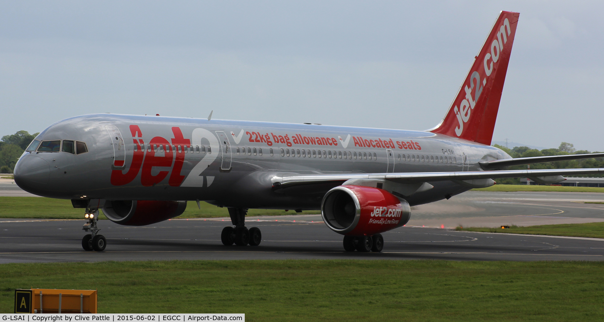 G-LSAI, 1987 Boeing 757-21B C/N 24016, Moments after arrival at Manchester Airport EGCC